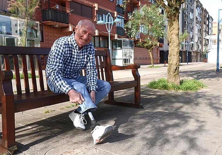  Foto de archivo de una consulta con un paciente con la pierna amputada. (EFE/Nacho Gallego)